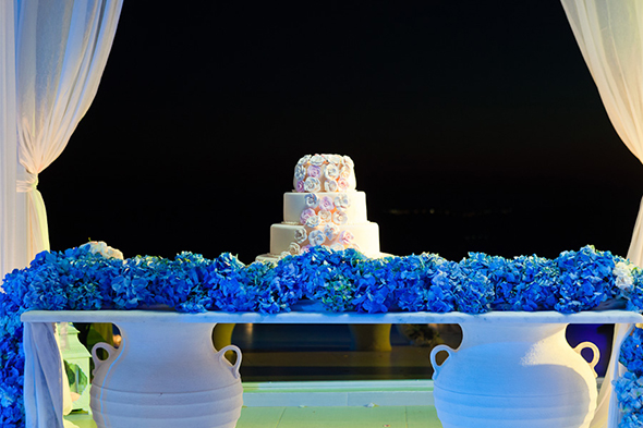 blue and white wedding cake