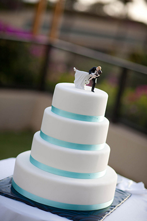 blue and white wedding cakes