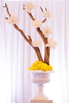 yellow and white wedding flowers