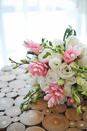 pink and white bouquets