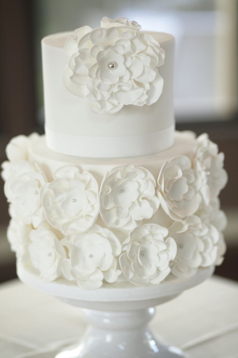 white-wedding-cakes