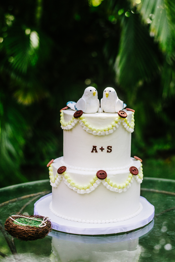 rustic-white-wedding-cake
