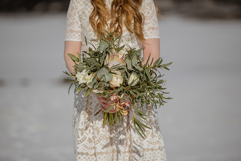 winter-bridal-bouquet