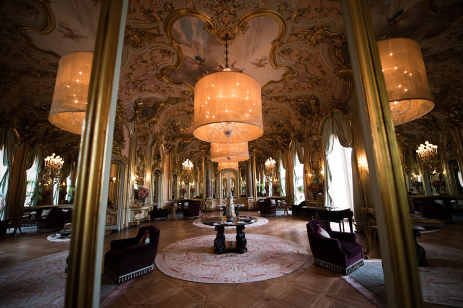 elegant-destination-wedding-in-florence-villa-cora-mirror-room