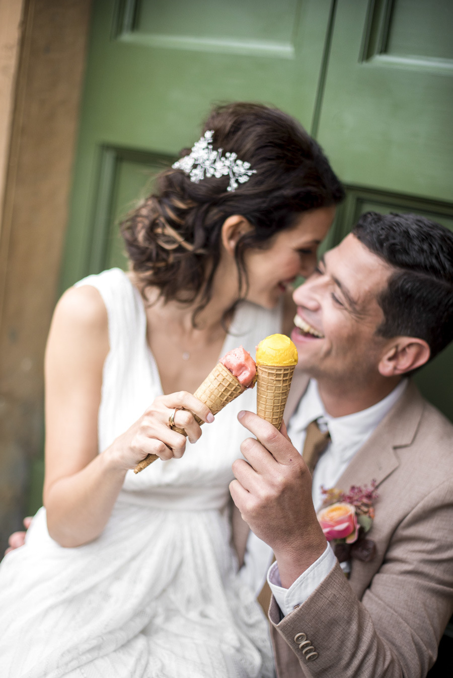 summery-destination-wedding-photo-shoot-liguria-italy-ice-cream