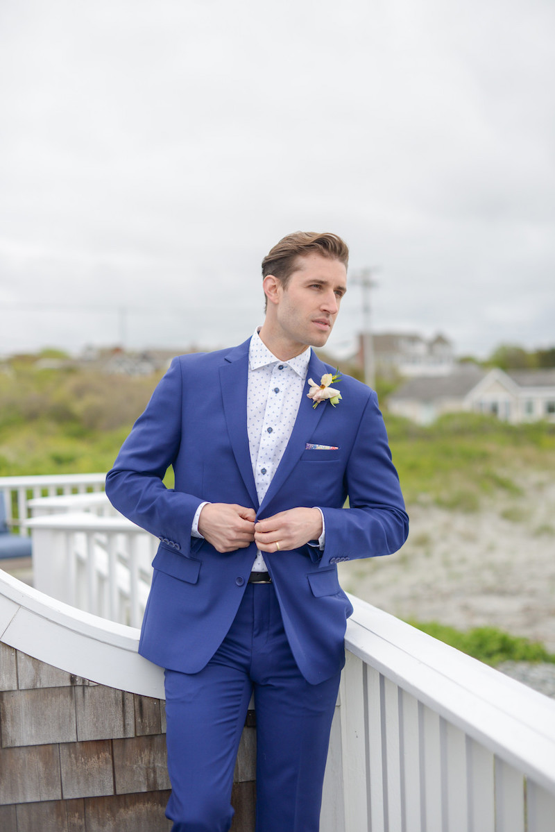 blue-groom-suit-seaside-wedding