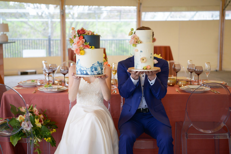 bride-and-groom-with-cakes