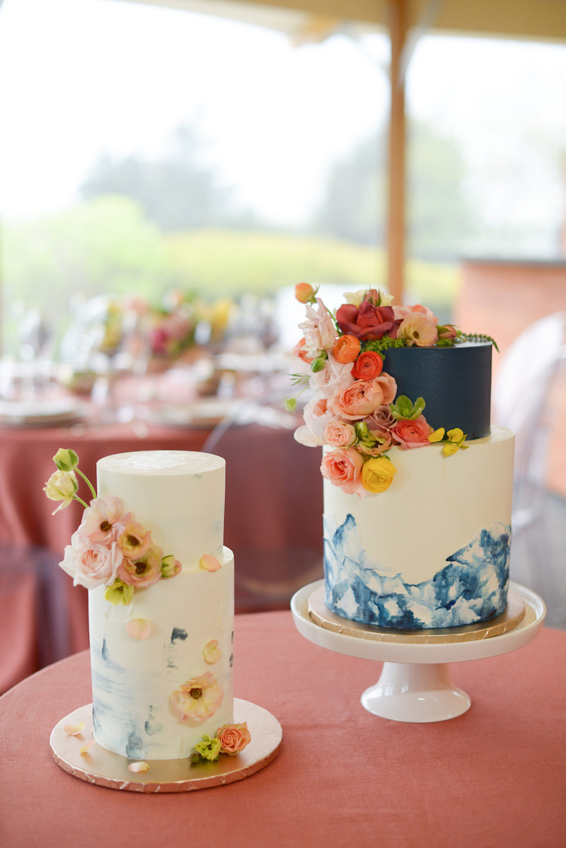 whimsical-seaside-wedding-photo-shoot-cakes