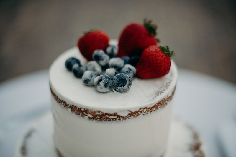 semi-naked-wedding-cake-fruit-topper
