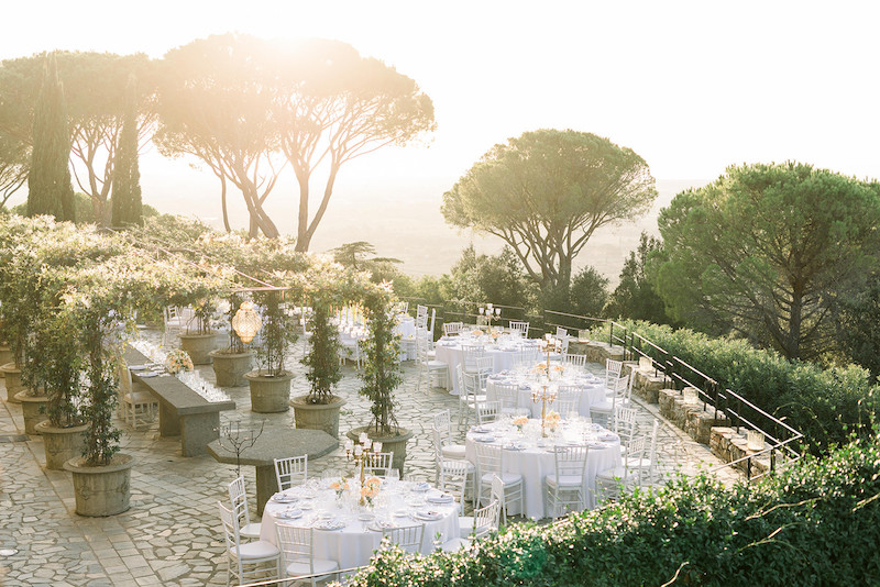 castle-wedding-in-tuscany-outdoor-reception