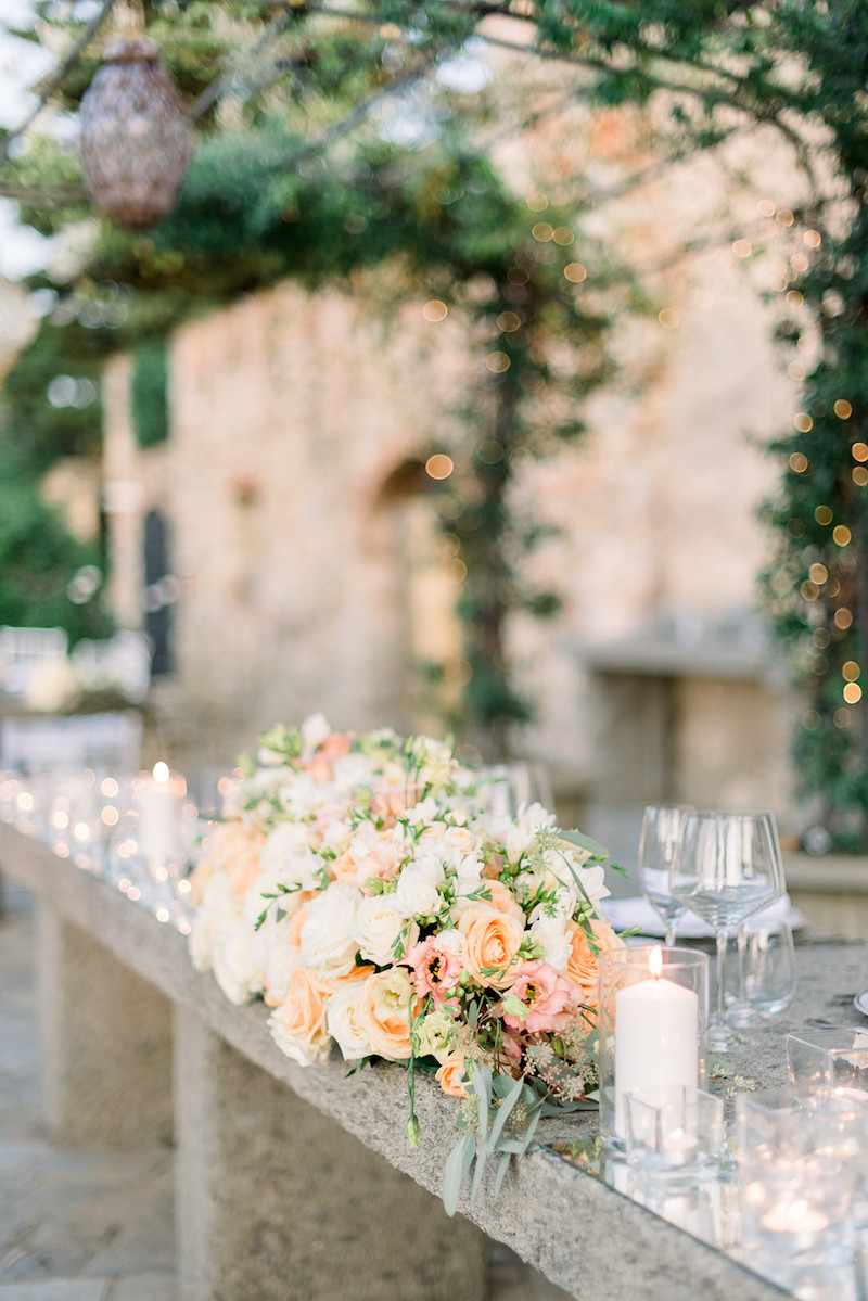 peach-and-white-wedding-flowers-tuscany